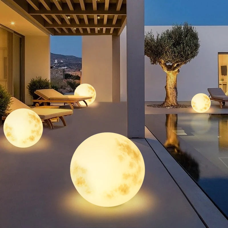 Lunavine MoonGlow Tuinlamp – USB Oplaadbaar, Weerbestendig & Betoverend Maanlicht voor Buiten