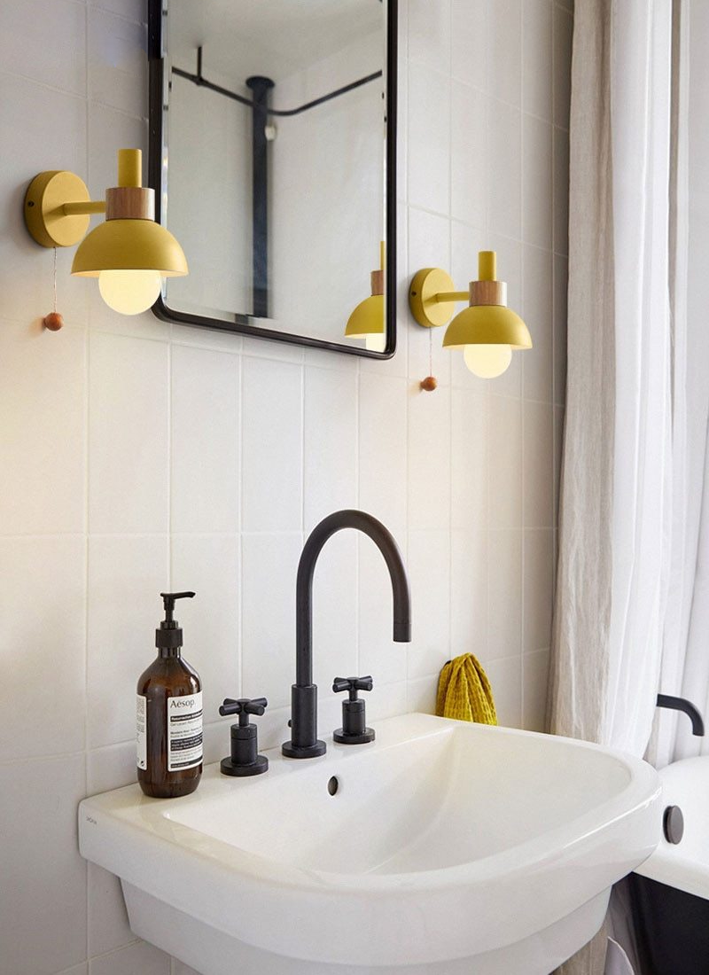 Globo Candeeiro de Parede – Alumínio & Acento em Madeira com Interruptor de Puxar