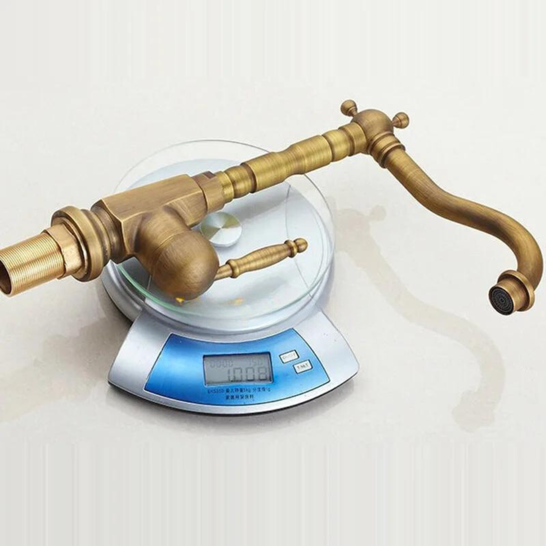 Torneira de Cozinha Vintage Goldura Dourada – Giratória 360° & Design Luxuoso