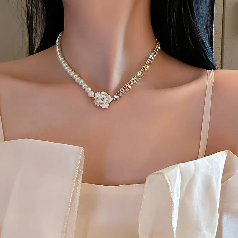 Aureline Parel Choker – Verstelbare Goudkleurige Ketting met Glanzende Parelaccenten voor Tijdloze Elegant