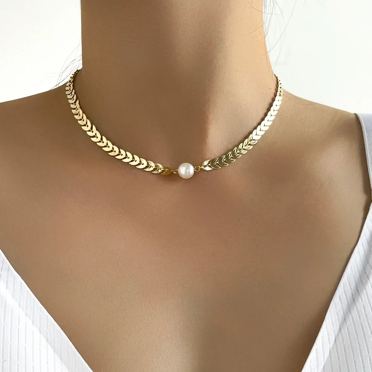Aureline Parel Choker – Verstelbare Goudkleurige Ketting met Glanzende Parelaccenten voor Tijdloze Elegant