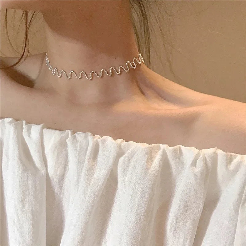 Aureline Parel Choker – Verstelbare Goudkleurige Ketting met Glanzende Parelaccenten voor Tijdloze Elegant