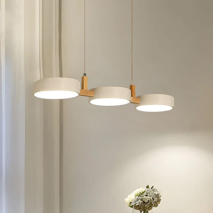 Lámpara colgante Nordura – diseño cilíndrico escandinavo con múltiples puntos de luz LED y acentos de madera