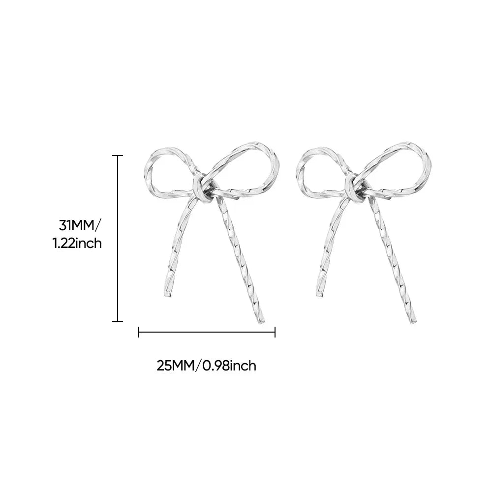 Veloura Strik Oorbellen – Gouden Roestvrij Staal met Tijdloze Elegantie & Lichtgewicht Comfort