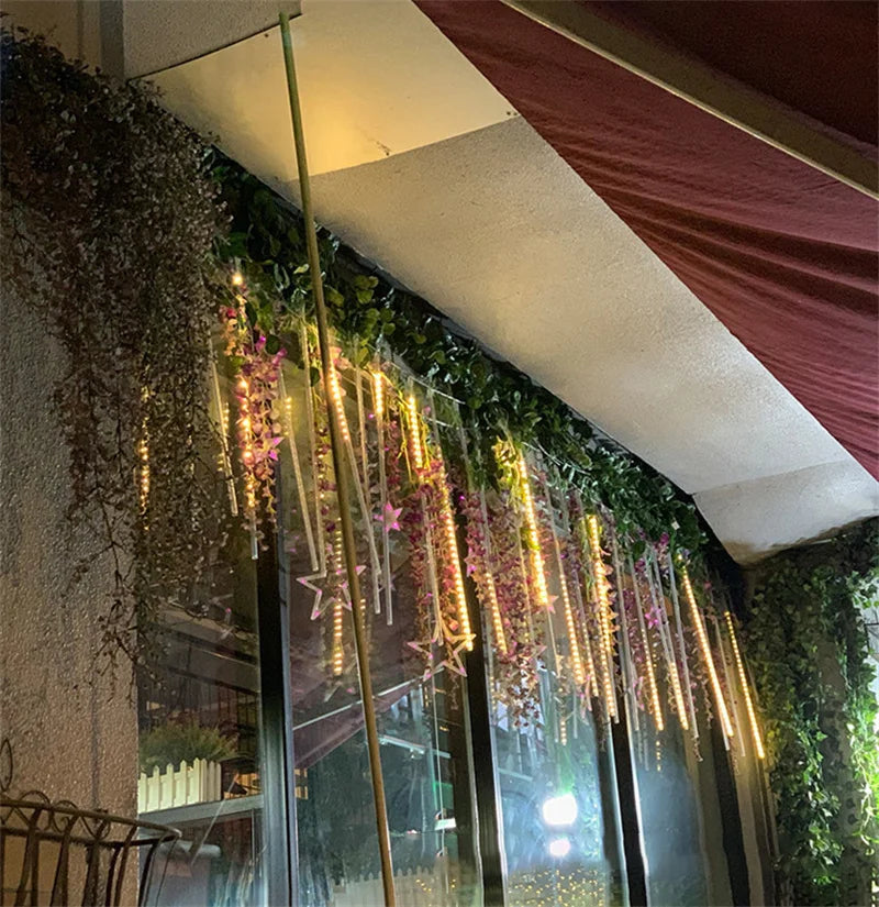 Luminova LED Meteorenregen Verlichting – Waterdichte Buitenverlichting met 8 Buisjes, 30/50 cm, Energiezuinig & Sfeervol Design