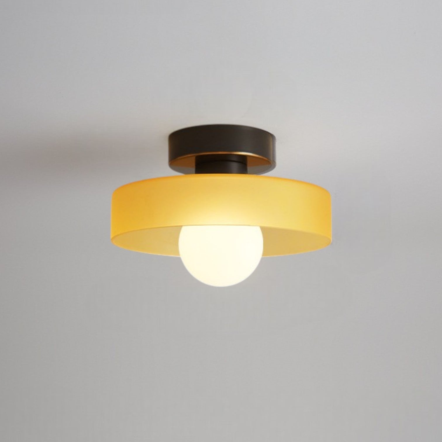 Maisoné Plafondlamp – Bauhaus Design met Glazen Kap & Luxe Messing Afwerking