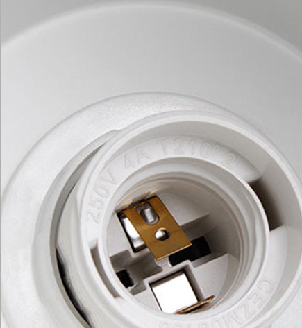 Nordlum Collin Lámpara de parede – Pantalla metálica con acento de madeira e 180° axustable