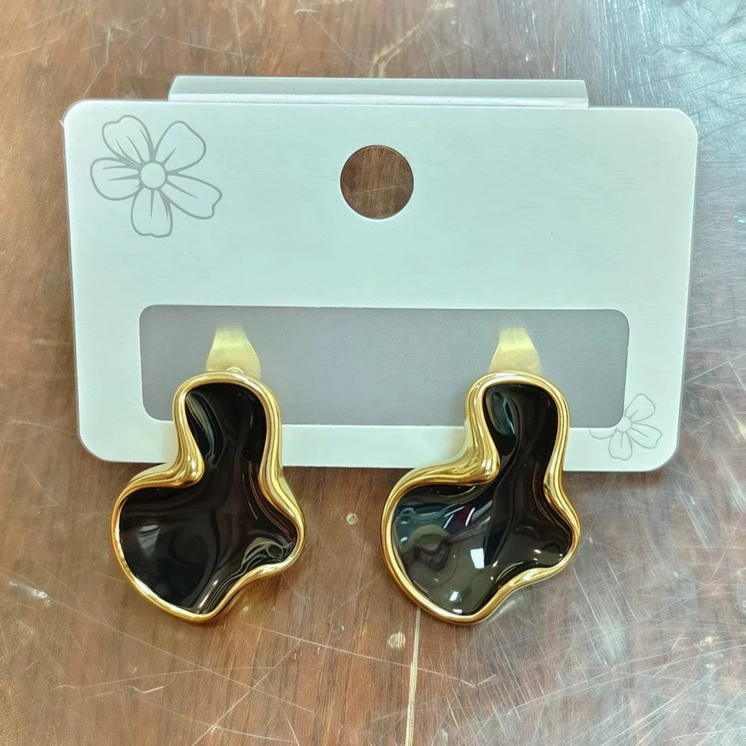 LunaForma Abstracte Oorbellen – Witte Kunstzinnige Vormen, Lichtgewicht & Moderne Statementstijl