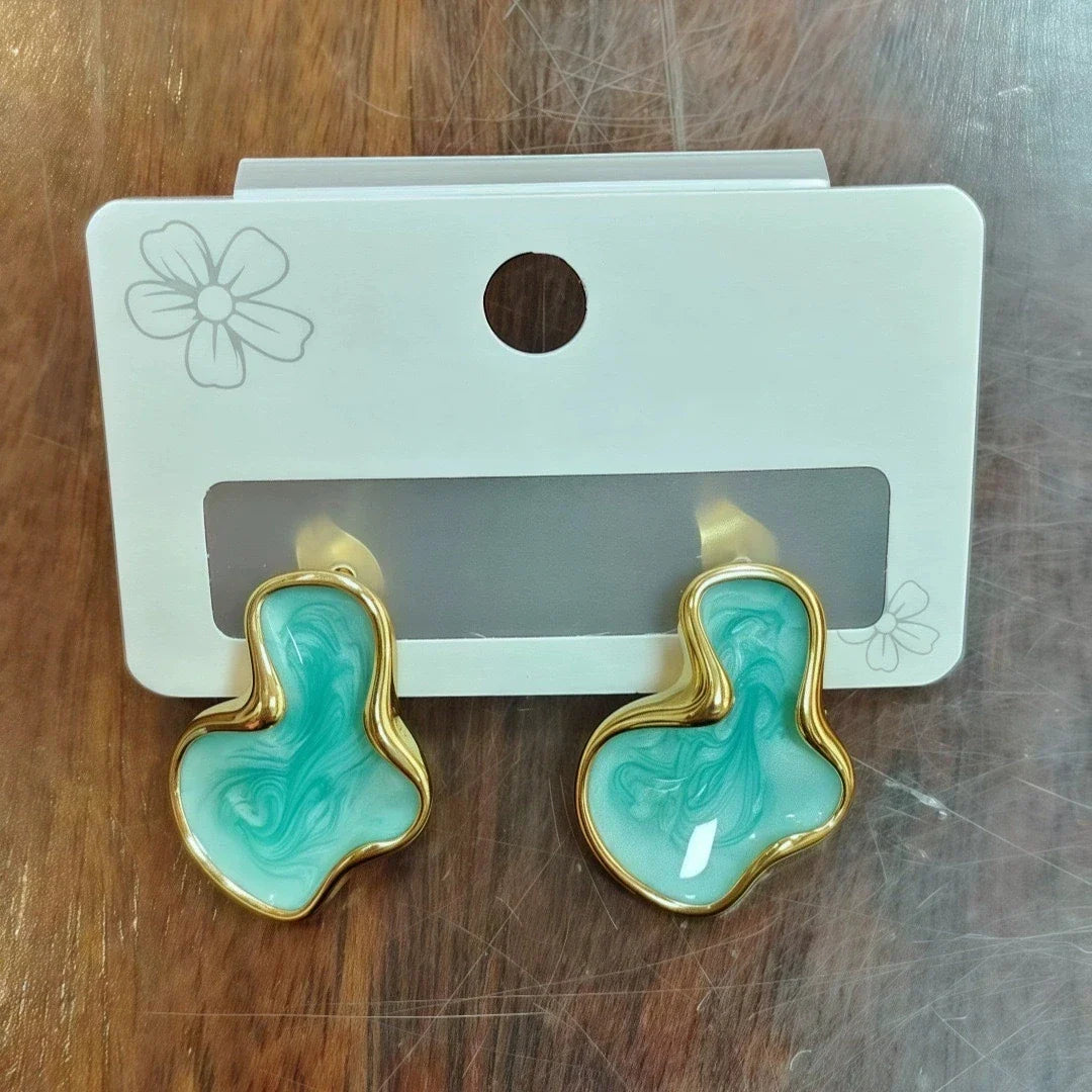 LunaForma Abstracte Oorbellen – Witte Kunstzinnige Vormen, Lichtgewicht & Moderne Statementstijl