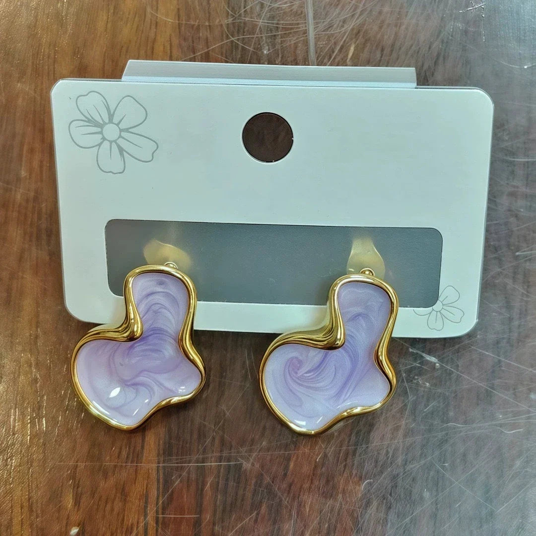 LunaForma Abstracte Oorbellen – Witte Kunstzinnige Vormen, Lichtgewicht & Moderne Statementstijl