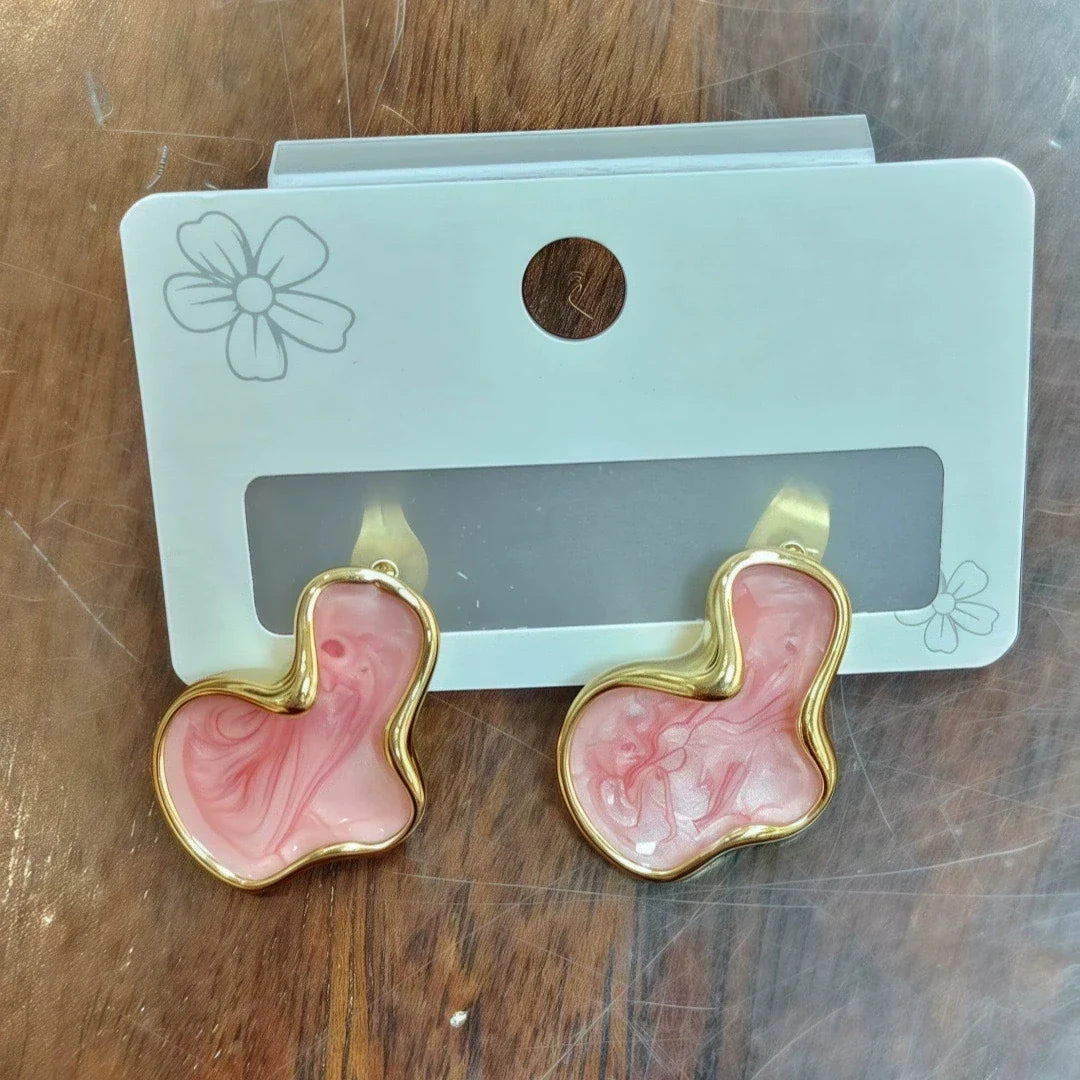 LunaForma Abstracte Oorbellen – Witte Kunstzinnige Vormen, Lichtgewicht & Moderne Statementstijl