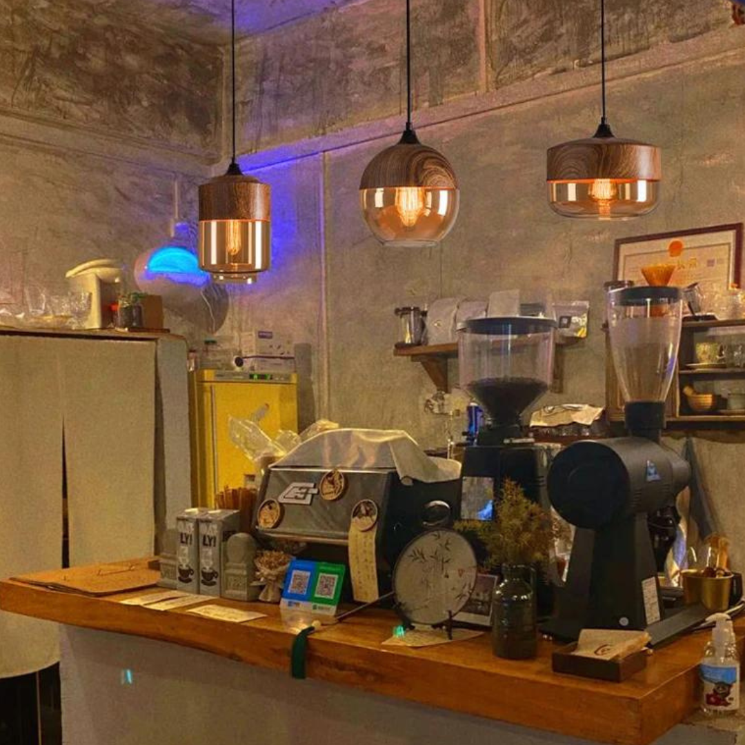 Lunora – Llum de sostre escandinava fusta i vidre – moderna i acollidora