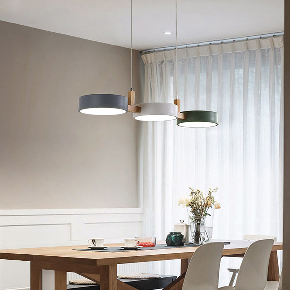 Nordura Suspension – Design cylindrique scandinave avec plusieurs points lumineux LED et accents en bois