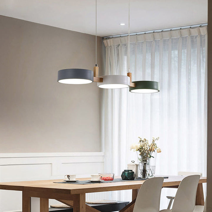 Nordura Suspension – Design cylindrique scandinave avec plusieurs points lumineux LED et accents en bois