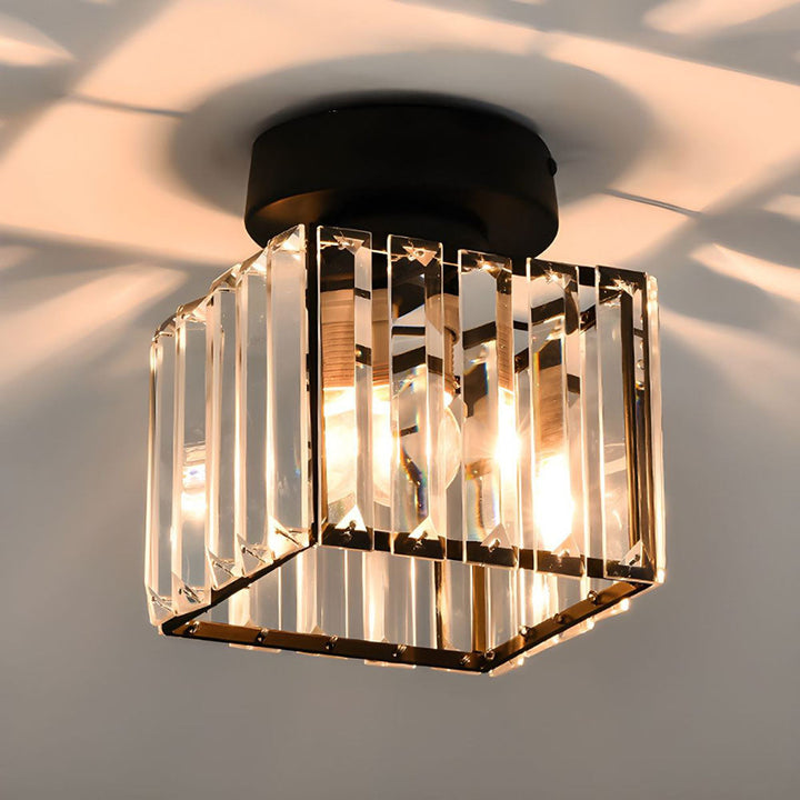 Montaro Plafondlamp – Zwarte plafondlamp met kristallen kap en messing accenten