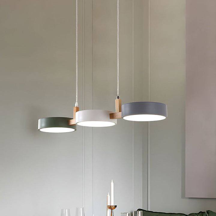 Nordura Suspension – Design cylindrique scandinave avec plusieurs points lumineux LED et accents en bois