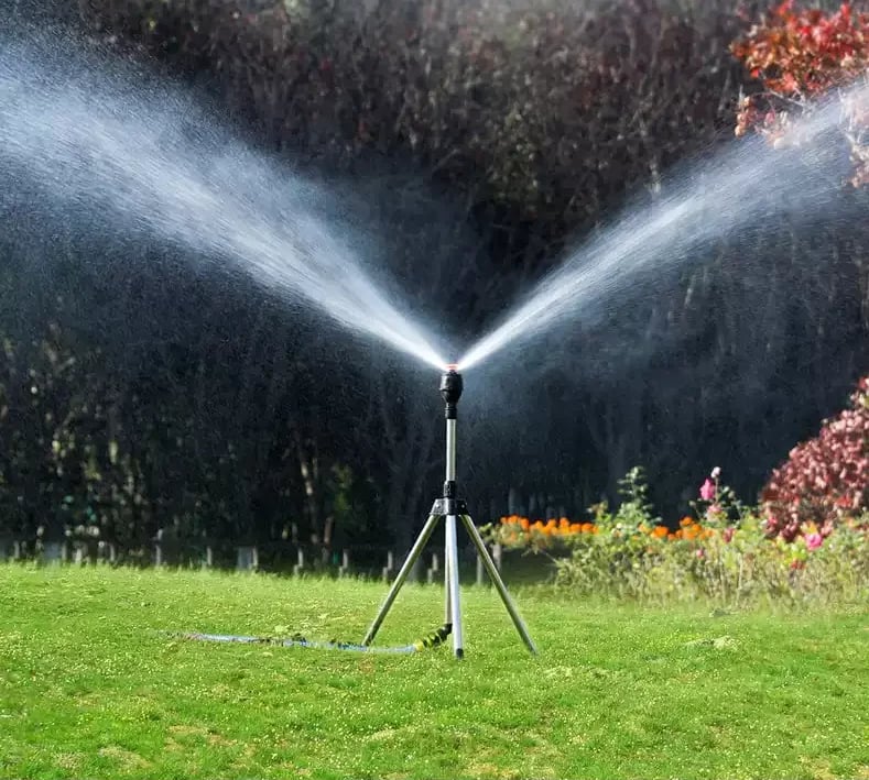 Florava Arroseur de jardin – Trépied en acier inoxydable pivotant à 360° pour pelouses