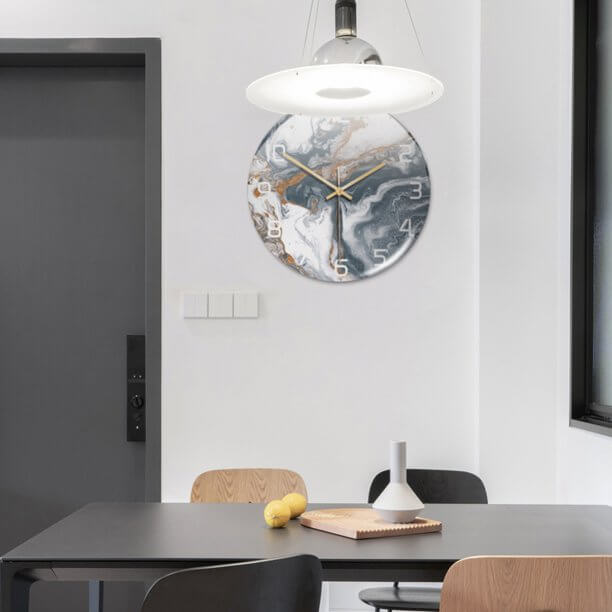 StoneAura – Horloge mural aspect marbre – Décoration intérieure moderne silencieuse