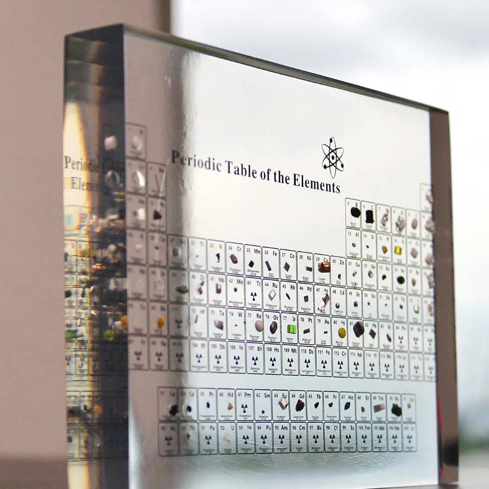 Elementa Verlichte Periodieke Tabel – Acryl display met houten voet &amp; 83 echte elementen