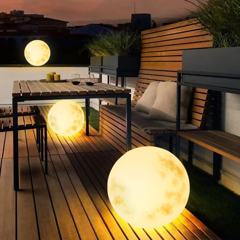 Lunavine MoonGlow Tuinlamp – USB Oplaadbaar, Weerbestendig & Betoverend Maanlicht voor Buiten