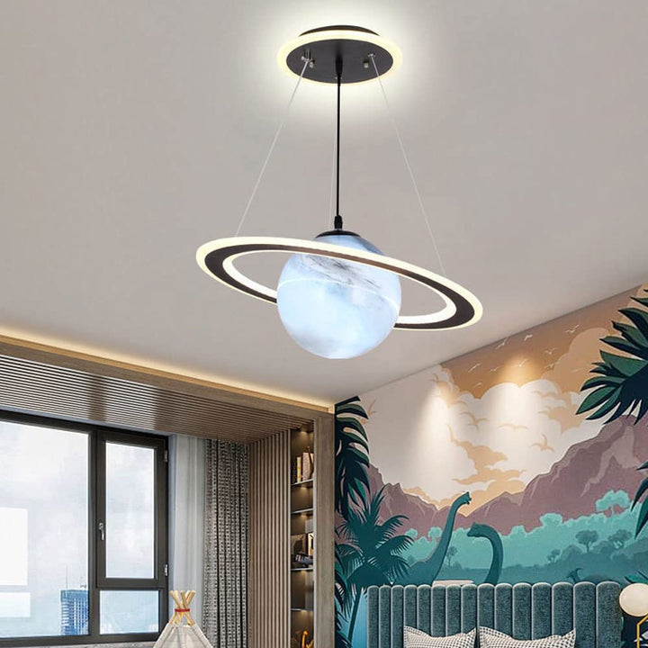 Lámpara colgante CosmoGlow – Lámpara infantil con diseño de planeta y luz LED de bajo consumo energético