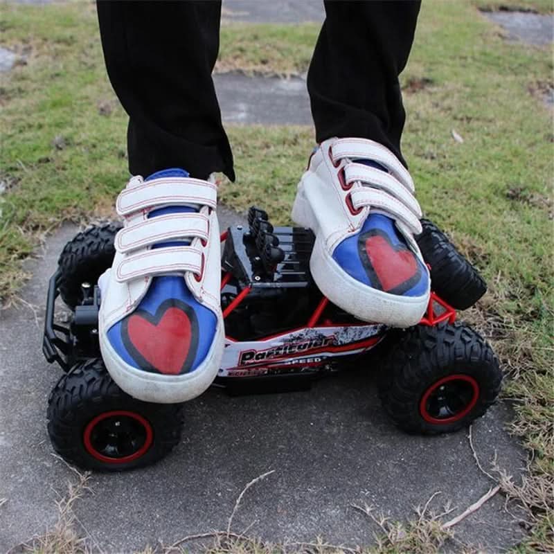 Camión monstruo RC 4x4 – Potente tracción, carrocería resistente y agarre todoterreno
