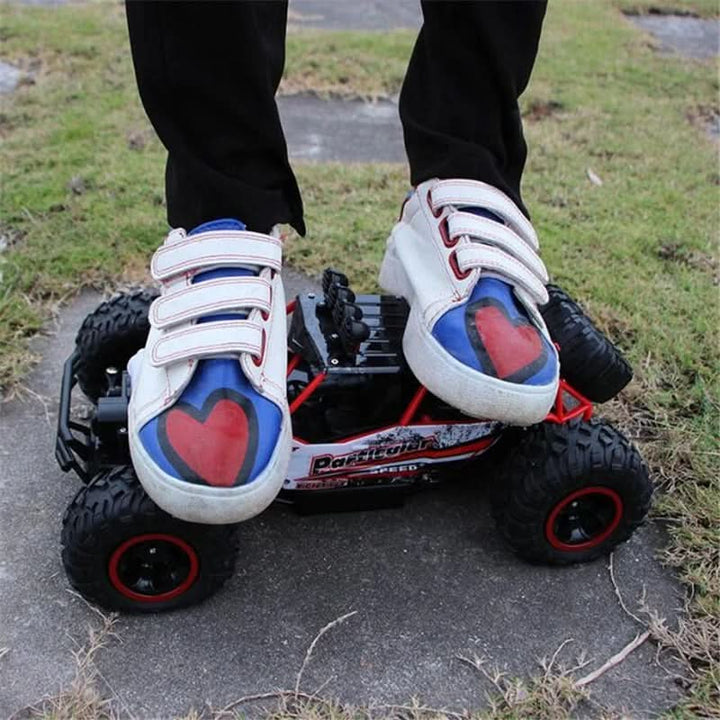 Camión monstruo RC 4x4 – Potente tracción, carrocería resistente y agarre todoterreno