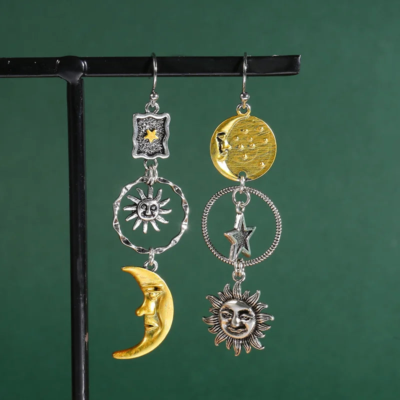 Asymmetrische dames oorbellen met Griekse mythologie zon en maan design in zilver 1