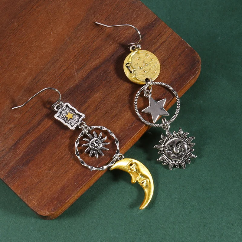 Asymmetrische dames oorbellen met Griekse mythologie zon en maan design in zilver 3