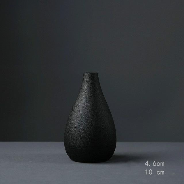 Jarrón Cerámico Noctéra – Diseño Texturizado Negro en 8 Formas Únicas