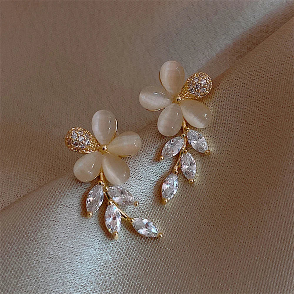Florevia Zirconia Oorbellen – Bloemvormige Studs met Geometrisch Design, Lichtgewicht & Elegant Cadeau voor Vrouwen