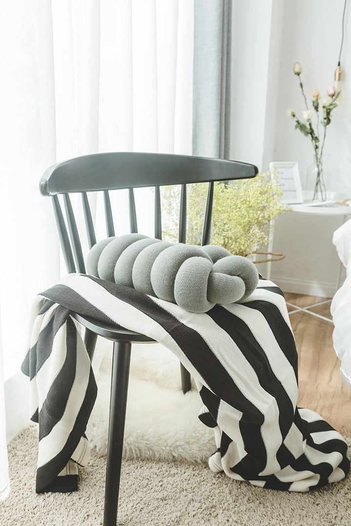 Almohada de botón Lunavia – Diseño tejido a mano, acrílico suave y colores modernos