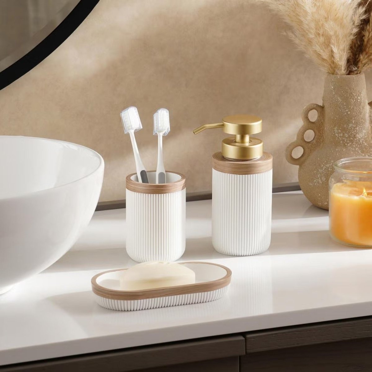 CERAVIA – Witte badkamerset met zeepbakje, dispenser en beker voor een elegante badkamerinrichting 2