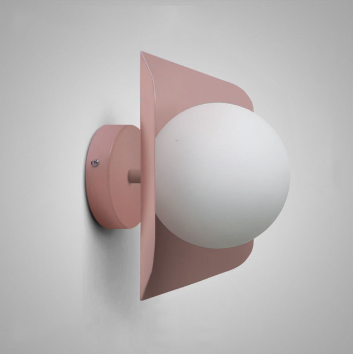 Lámpara de pared Lurevia con placa geométrica y bola de vidrio esmerilado – diseño pastel moderno