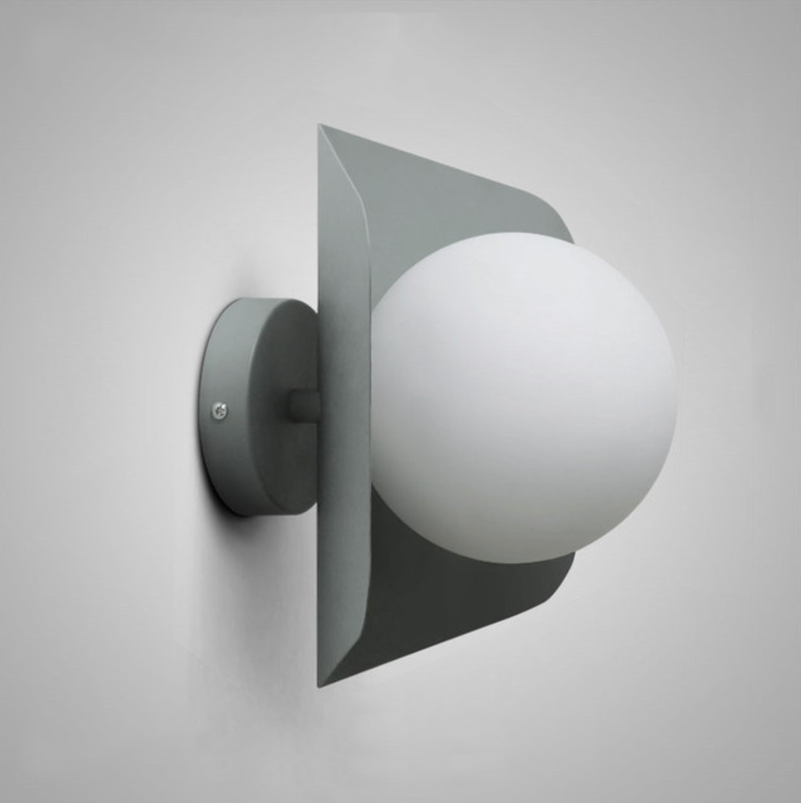 Lámpara de pared Lurevia con placa geométrica y bola de vidrio esmerilado – diseño pastel moderno