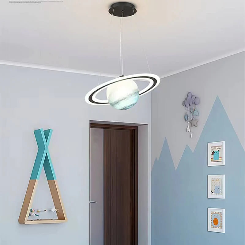 Lámpara colgante CosmoGlow – Lámpara infantil con diseño de planeta y luz LED de bajo consumo energético