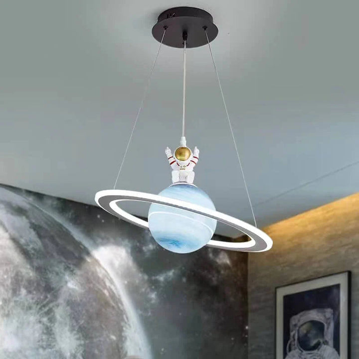 Lámpara colgante CosmoGlow – Lámpara infantil con diseño de planeta y luz LED de bajo consumo energético