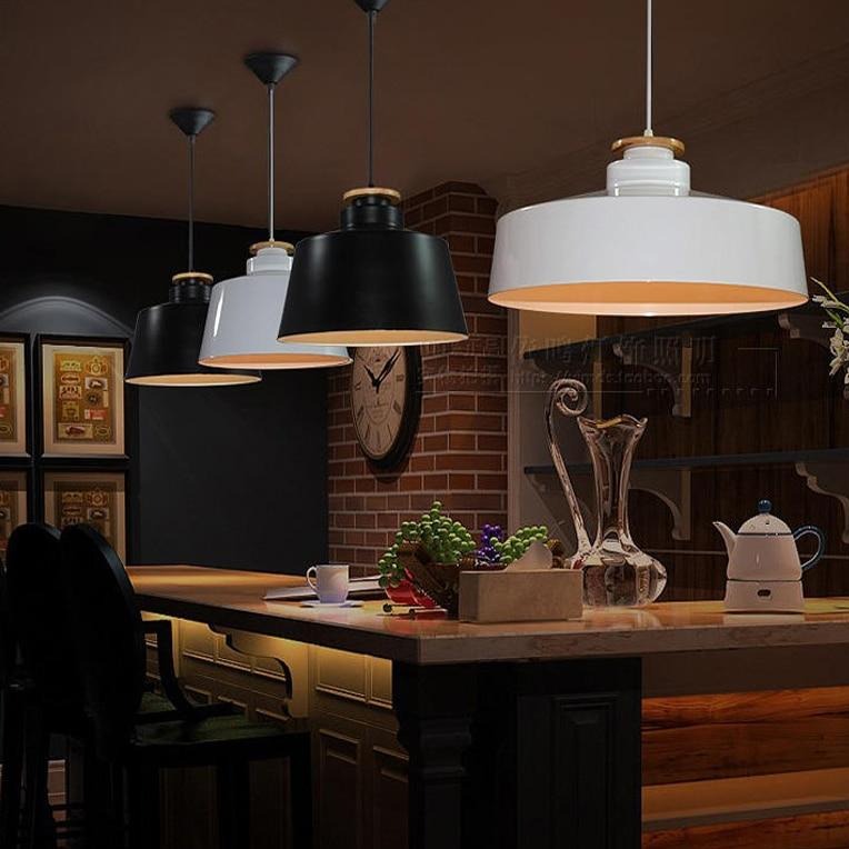 Lámpara de techo Solvéra – Diseño metálico y de madera, escandinavo, cable ajustable