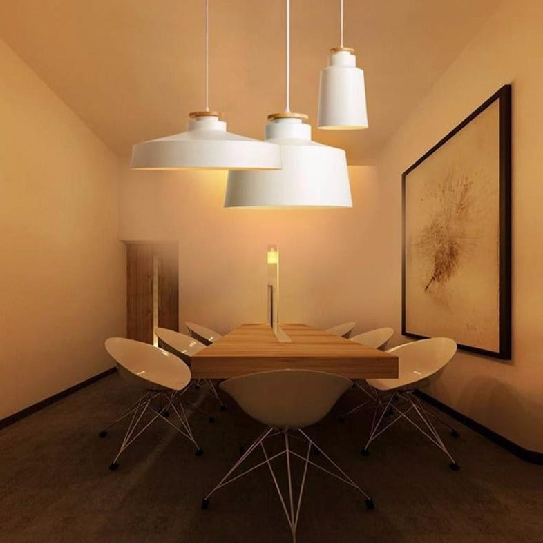 Lámpara de techo Solvéra – Diseño metálico y de madera, escandinavo, cable ajustable