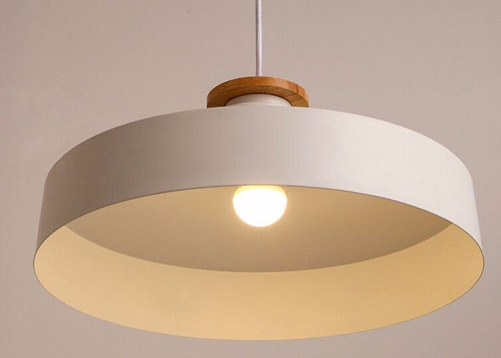 Lámpara de techo Solvéra – Diseño metálico y de madera, escandinavo, cable ajustable