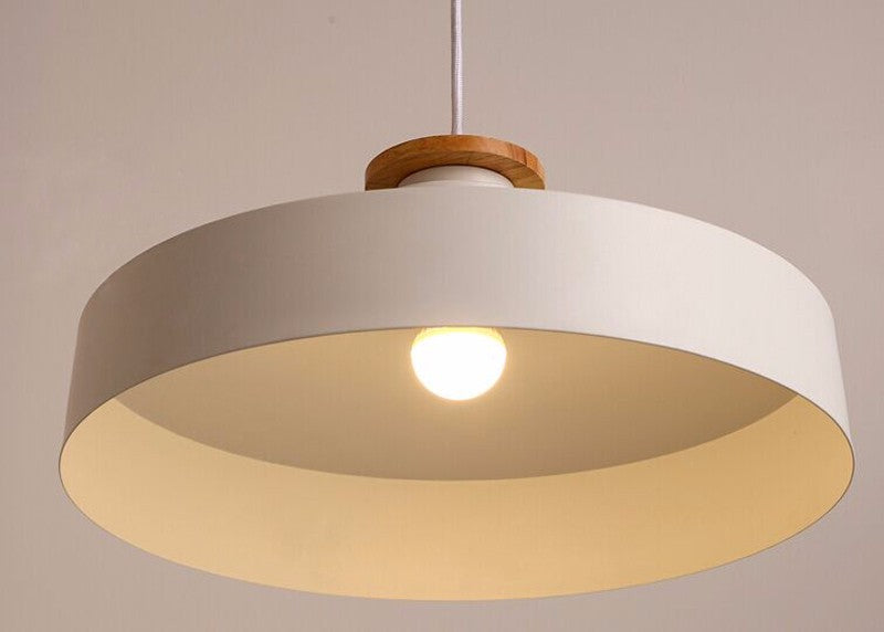 Lámpara de techo Solvéra – Diseño metálico y de madera, escandinavo, cable ajustable