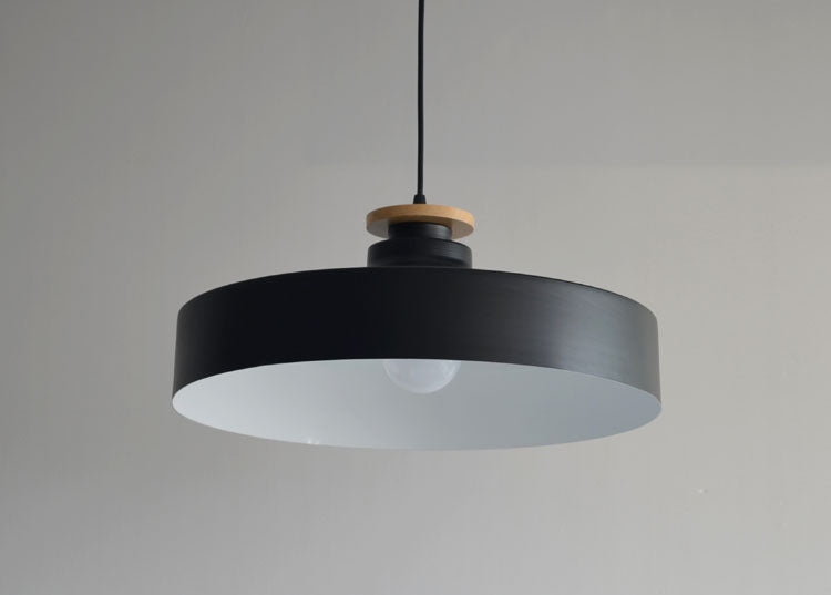 Lámpara de techo Solvéra – Diseño metálico y de madera, escandinavo, cable ajustable