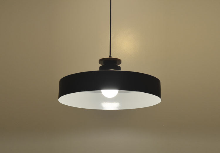 Lámpara de techo Solvéra – Diseño metálico y de madera, escandinavo, cable ajustable