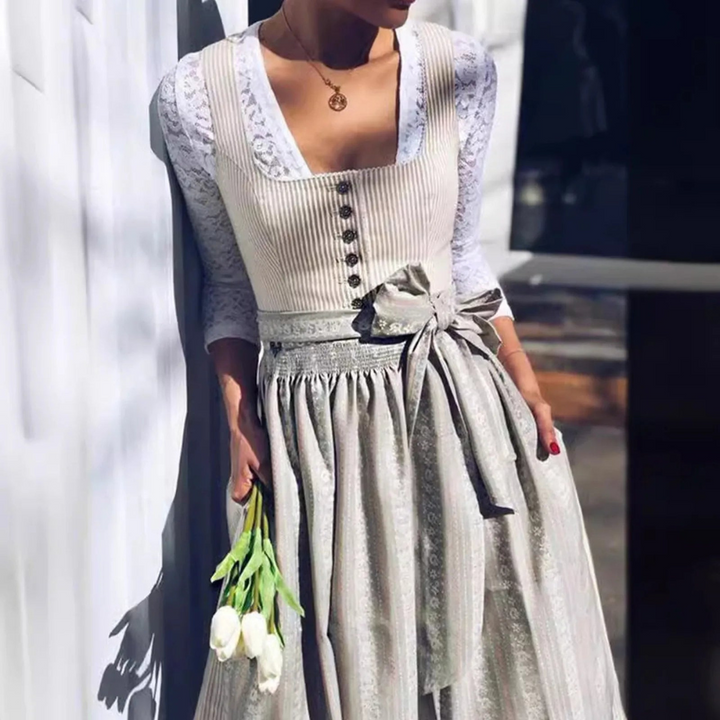 AlpenGrace – Dirndl para mujer con mangas ¾ y escote cuadrado – Tradicional y elegante
