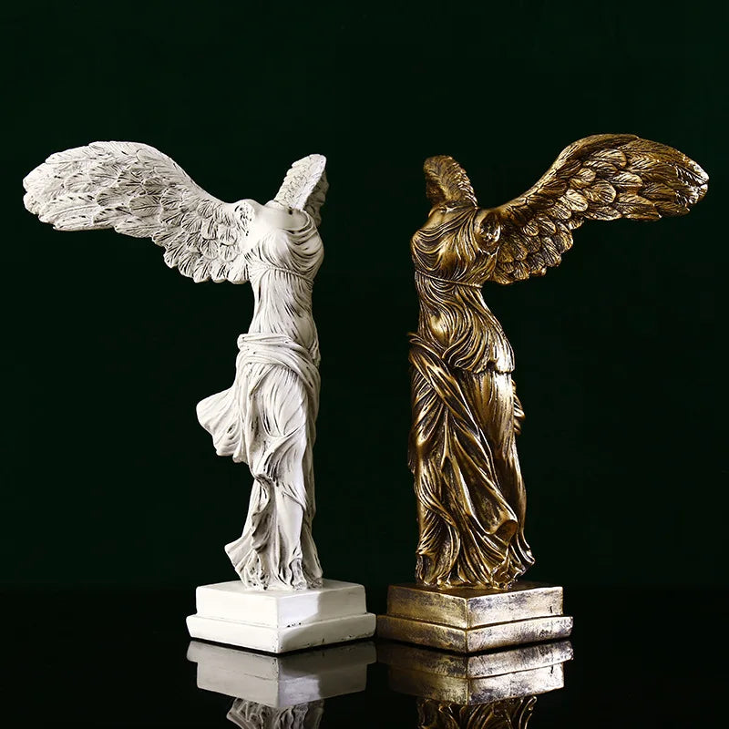 Decoratief Grieks standbeeld van de Overwinningsgodin in hars voor interieur en bureau 3