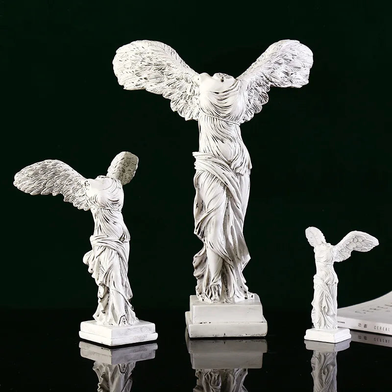 Decoratief Grieks standbeeld van de Overwinningsgodin in hars voor interieur en bureau 4