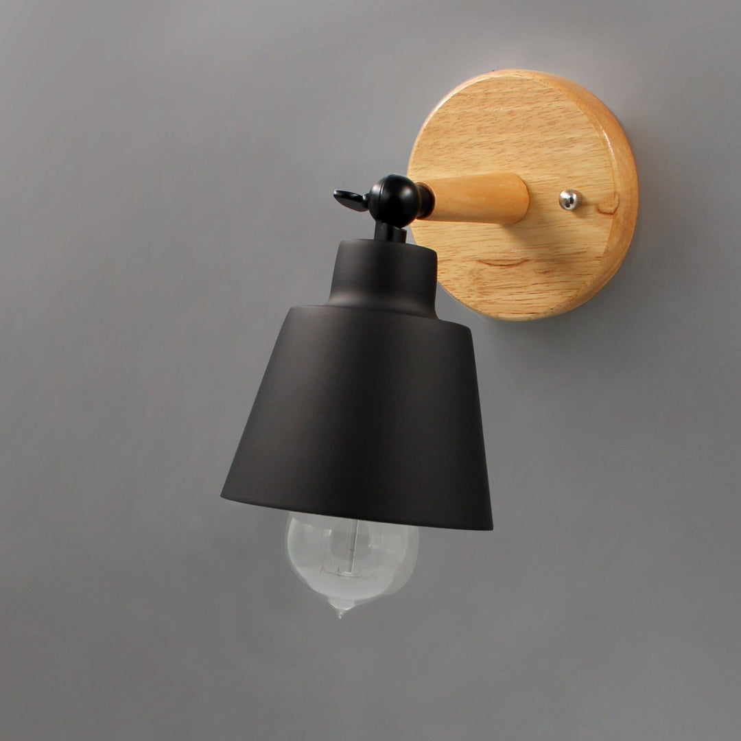 Lámpara de pared Aurenza Devon – Pantalla metálica con acento de madera y brazo ajustable