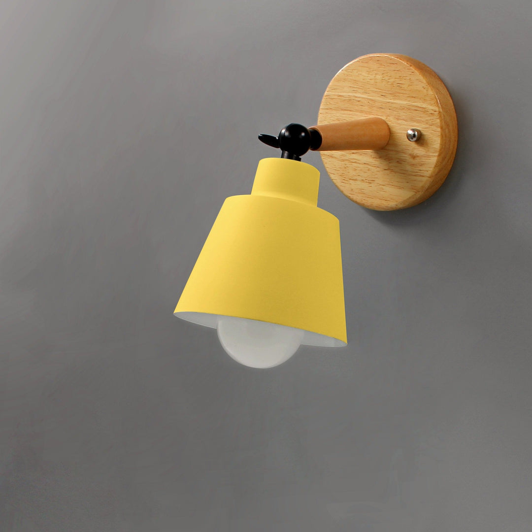Lámpara de pared Aurenza Devon – Pantalla metálica con acento de madera y brazo ajustable