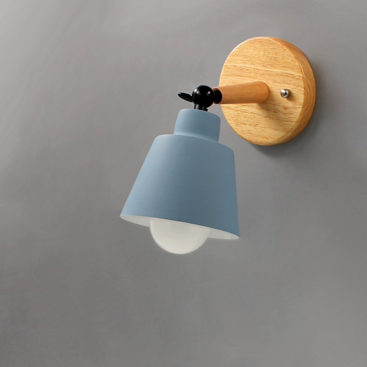 Lámpara de pared Aurenza Devon – Pantalla metálica con acento de madera y brazo ajustable