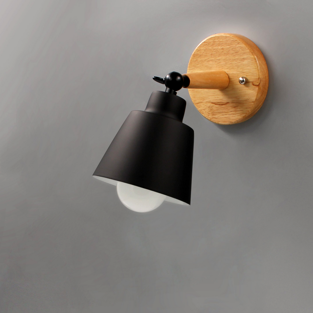Lámpara de pared Aurenza Devon – Pantalla metálica con acento de madera y brazo ajustable